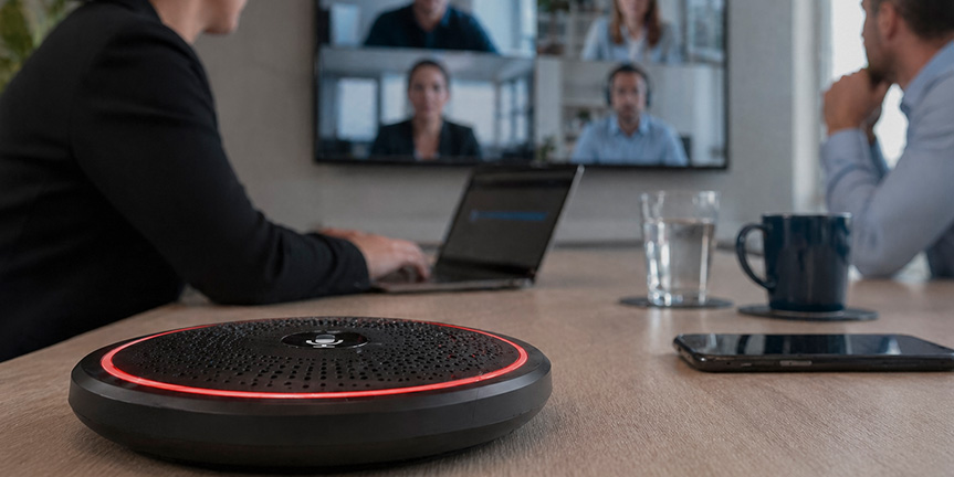 Unterschätztes Risiko: Tastaturen, Headsets, Webcams oder Videokonferenzsysteme können ein Einfallstor für Cyberangriffe sein